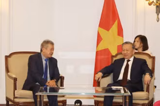 Tổng Bí thư, Chủ tịch nước Tô Lâm tiếp Chủ tịch Hội hữu nghị Pháp-Việt Trần Hải Nam. (Ảnh: TTXVN)