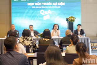 Quang cảnh buổi họp báo.