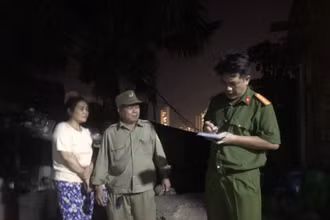 Phường Vĩnh Hòa rà soát dân cư dưới chân núi Cô Tiên phục vụ sơ tán khi cần thiết. (Ảnh: HẢI LĂNG) 