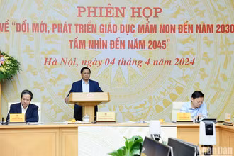 Thủ tướng Phạm Minh Chính, Chủ tịch Ủy ban quốc gia Đổi mới giáo dục và đào tạo chủ trì phiên họp. 