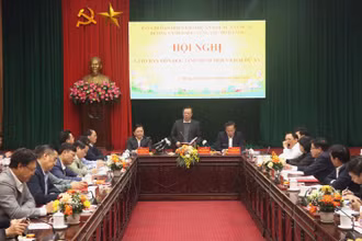 Đồng chí Đinh Tiến Dũng - Ủy viên Bộ Chính trị, Bí thư Thành ủy Hà Nội chủ trì Hội nghị giao ban đôn đốc tình hình triển khai dự án đường Vành đai 4-Vùng Thủ đô Hà Nội. 