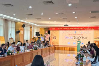 Các đại biểu tham dự buổi họp báo chương trình Dấu ấn Việt Nam.