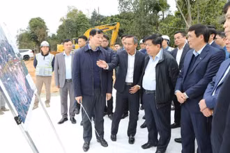 Phó Thủ tướng Chính phủ Nguyễn Chí Dũng kiểm tra dự án đường nối giữa cao tốc Tuyên Quang-Phú Thọ với cao tốc Nội Bài-Lào Cai.