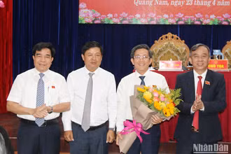 Lãnh đạo tỉnh Quảng Nam chúc mừng đồng chí Trần Nam Hưng giữ chức Phó Chủ tịch Ủy ban nhân dân tỉnh nhiệm kỳ 2021-2026.