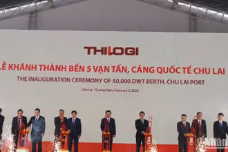 Lãnh đạo tỉnh Quảng Nam thực hiện nghi thức khánh thành Dự án mở rộng và nâng cấp bến cảng Chu Lai