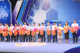 Hơn 110 thành viên Tổ công nghệ số cộng đồng đến từ 17 huyện, thị xã, thành phố trên địa bàn tỉnh Quảng Nam tham gia Cuộc thi Tìm hiểu cải cách hành chính và chuyển đổi số tỉnh Quảng Nam năm 2024 