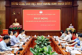 Quang cảnh lễ Phát động ủng hộ đồng bào bị thiệt hại do bão số 3 gây ra.