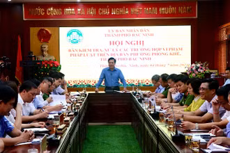 Thành phố Bắc Ninh tổ chức hội nghị bàn kiểm tra, xử lý các trường hợp vi phạm pháp luật trong hoạt động sản xuất, kinh doanh, giải quyết tình trạng ô nhiễm môi trường trên địa bàn phường Phong Khê.