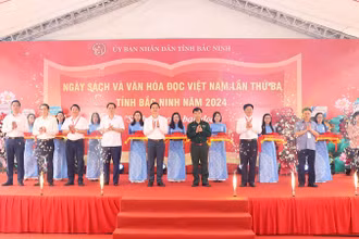 Các đại biểu cắt băng Khai mạc Ngày Sách và Văn hóa đọc Việt Nam lần thứ 3 tỉnh Bắc Ninh năm 2024.