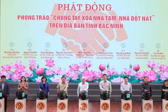 Các đại biểu nhấn nút phát động phong trào "Chung tay xóa nhà tạm, nhà dột nát" trên địa bàn tỉnh Bắc Ninh.