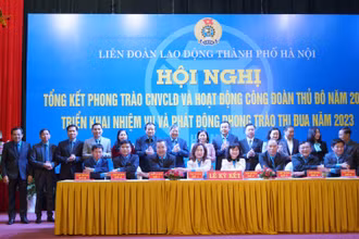 Các đơn vị ký kết thi đua năm 2023.