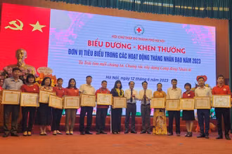Hà Nội biểu dương, khen thưởng các tập thể, cá nhân tiêu biểu trong công tác vận động, hiến máu tình nguyện.