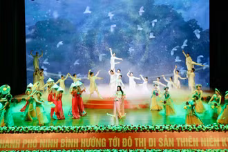 Chương trình nghệ thuật tại lễ kỷ niệm.