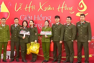 Các tình nguyện viên luôn sẵn sàng sẻ chia những giọt máu hồng của mình để mang lại sự sống cho người bệnh. 