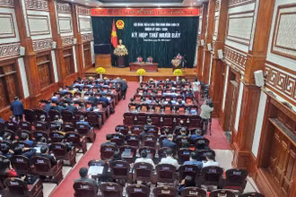 Toàn cảnh kỳ họp thứ 17, Hội đồng nhân dân tỉnh Ninh Bình khóa 15, nhiệm kỳ (2021-2026). (Ảnh Đức Phương)