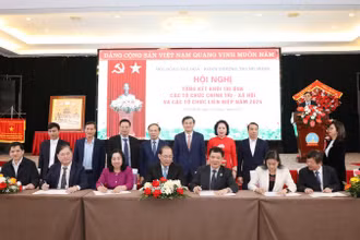 Các đơn vị trong Khối ký kết giao ước thi đua năm 2025.