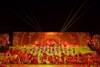 Màn khai từ "Hùng thiêng sông núi" tại đêm khai mạc Festival Ninh Bình lần thứ 3, năm 2024. (Ảnh: Thùy Dung)