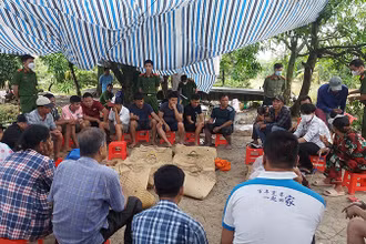 Các đối tượng bị bắt giữ tại hiện trường.
