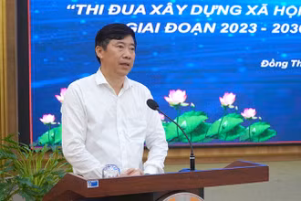 Chủ tịch Ủy ban nhân dân tỉnh Đồng Tháp Phạm Thiện Nghĩa phát động phong trào thi đua.