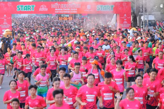 [Ảnh] Vận động viên trong và ngoài nước dự Giải Marathon Đất Sen hồng