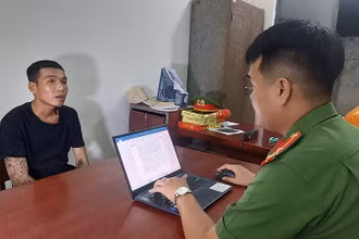 Đối tượng Bùi Nghĩa Hiệp tại cơ quan công an.