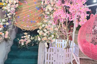 Cầu tuột khủng long bị đơn vị thuê chặn hai đầu.