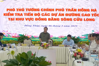 Phó Thủ tướng Chính phủ Trần Hồng Hà phát biểu tại buổi làm việc. (Ảnh: HỮU NGHĨA)