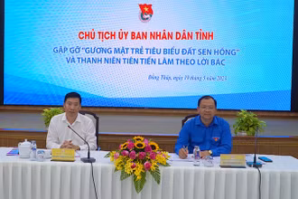 Chủ tịch Ủy ban nhân dân tỉnh Đồng Tháp Phạm Thiện Nghĩa phát biểu tại buổi gặp gỡ đoàn viên, thanh niên. (Ảnh: HỮU NGHĨA)