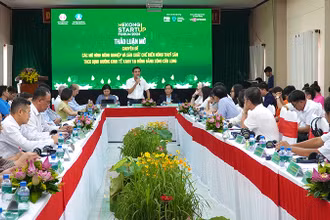 Giám đốc Sở Nông nghiệp và Phát triển nông thôn tỉnh Đồng Tháp Nguyễn Văn Vũ Minh phát biểu tại buổi tọa đàm. (Ảnh: HỮU NGHĨA)