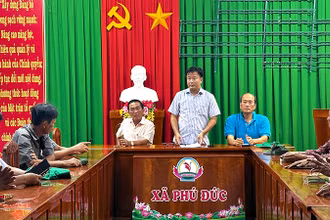 Phó Chủ tịch Ủy ban nhân dân tỉnh Đồng Tháp Nguyễn Phước Thiện phát biểu tại buổi họp.