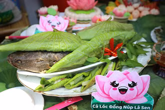 Phần thi món mặn của một đội tham dự.