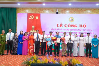 Ra mắt Ban Chấp hành Đảng bộ Phường 1. (Ảnh: HỮU NGHĨA)