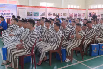 Các phạm nhân ở Trại tạm giam Công an tỉnh Lạng Sơn dự Chương trình:" Vì ngày mai tươi sáng" .
