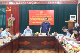 Đồng chí Thượng tướng Trần Quang Phương, Ủy viên Trung ương Đảng, Phó Chủ tịch Quốc hội làm việc với lãnh đạo huyện Tràng Định (Lạng Sơn).