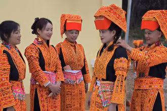 Trang phục truyền thống của dân tộc Dao (Lù Gang) ở xã Ái Quốc, Lộc Bình (Lạng Sơn).