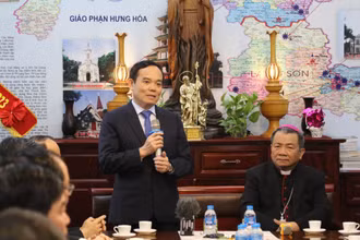 Phó Thủ tướng Trần Lưu Quang phát biểu chúc mừng lễ phục sinh tại tòa Giám mục Giáo phận Lạng Sơn-Cao Bằng.