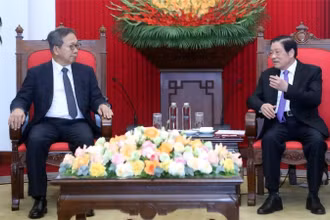 Đồng chí Phan Đình Trạc tiếp Đại sứ Nhật Bản Yamada Takio.