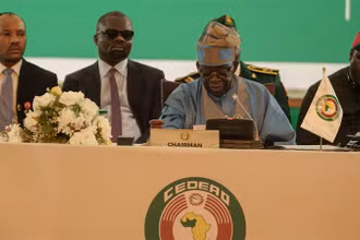 Ông Bola Ahmed Tinubu, Tổng thống Nigeria, Chủ tịch ECOWAS, phát biểu khai mạc Hội nghị cấp cao ECOWAS diễn ra tại Abuja, Nigeria, ngày 7/7/2024. (Ảnh: Reuters)