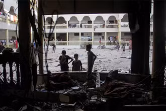 Ngôi trường nơi trú ẩn của người di tản tại Gaza, sau vụ không kích của Israel, ngày 10/8/2024. (Ảnh: Reuters)