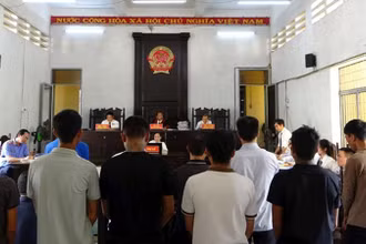 Các bị cáo tại phiên tòa.