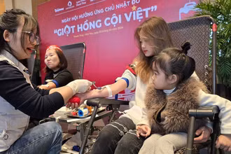 Đông đảo người dân tham gia hiến máu tại Ngày hội.