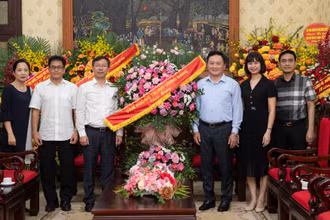 Các cơ quan, đơn vị thăm và chúc mừng Báo Nhân Dân