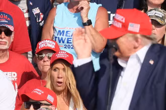Cựu Tổng thống Donald Trump phát biểu trong cuộc vận động tranh cử diễn ra tại bang Pennsylvania, ngày 13/7/2024. (Ảnh: Reuters)