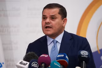 Thủ tướng Abdulhamid al-Dbeibah phát biểu tại Tripoli, Libya, ngày 21/11/2021. (Ảnh: Reuters)