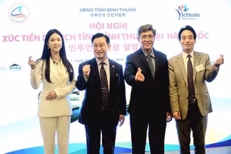 Đồng chí Nguyễn Minh, Phó Chủ tịch Ủy ban nhân dân tỉnh Bình Thuận tổ chức hội nghị xúc tiến tại Hàn Quốc.