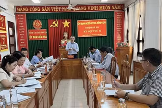 Ủy ban Kiểm tra tỉnh ủy Bình Thuận công bố kết luận kiểm tra khi có dấu hiệu vi phạm đối với các đảng viên có liên quan trong các gói thầu của Công ty AIC. (Ảnh: Ủy ban Kiểm tra tỉnh ủy Bình Thuận)