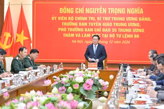 Đồng chí Nguyễn Trọng Nghĩa làm việc với Bộ Tư lệnh 86.