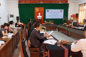Đại diện hai đoàn công tác của tỉnh Thừa Thiên Huế và Salavan dự lễ ký kết