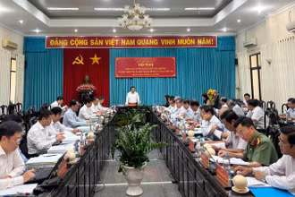 Đoàn kiểm tra 1914 của Bộ chính trị làm việc với Ban Thường vụ Tỉnh ủy Bến Tre. (Ảnh: HOÀNG TRUNG)