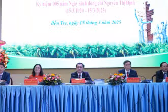 Lãnh đạo chủ trì tại Hội thảo. (Ảnh: HOÀNG TRUNG)